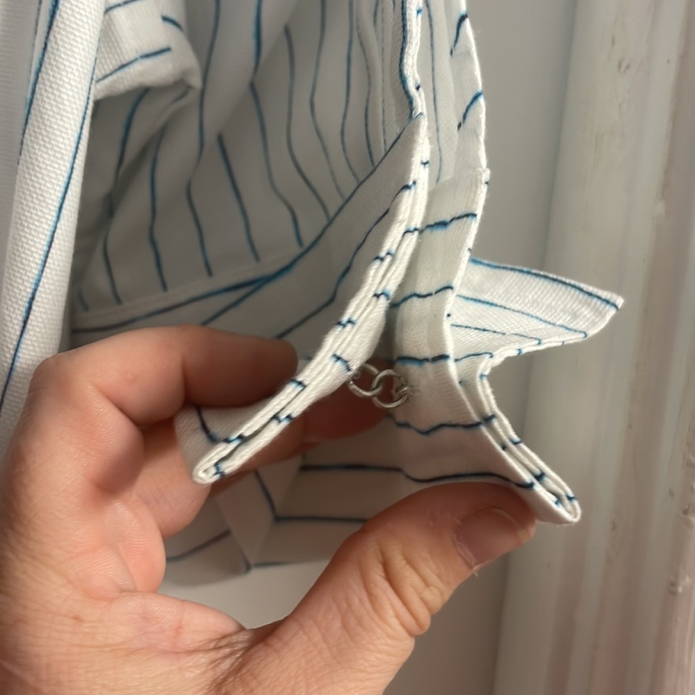 Carlisle Collection Like New White/Blue Pinstripe Button Down,Cufflings SIZE 2 - Picture 3 of 6